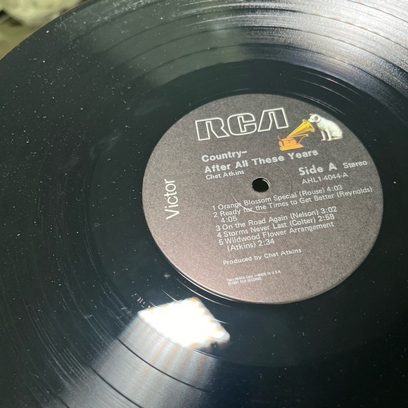 Chet Atkins- After All of These Years-  vintage vinyl record from 1981 - Picture 9 of 9